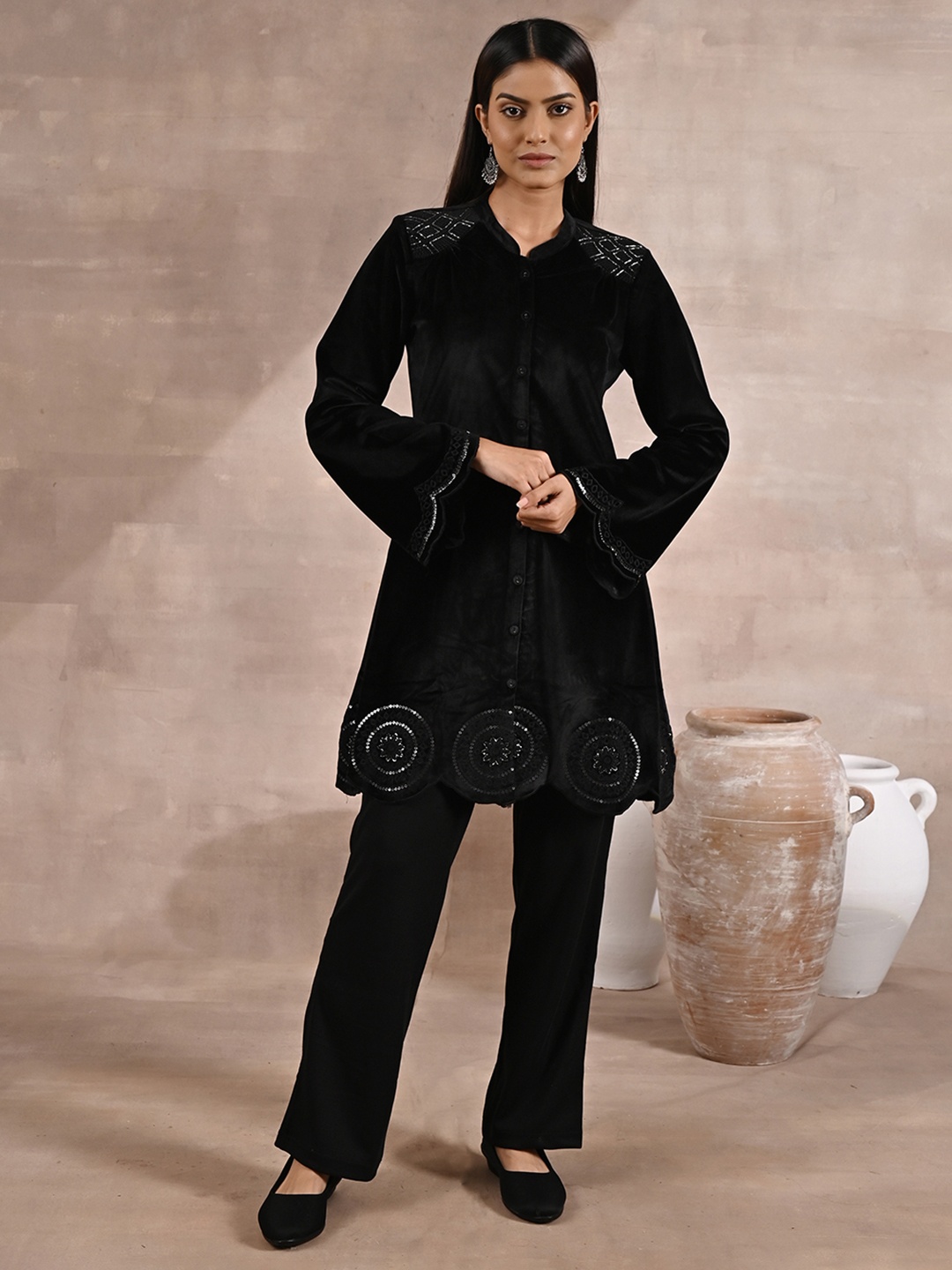 

Lakshita Embroidered Velvet Long Sleeves Tunic, Black