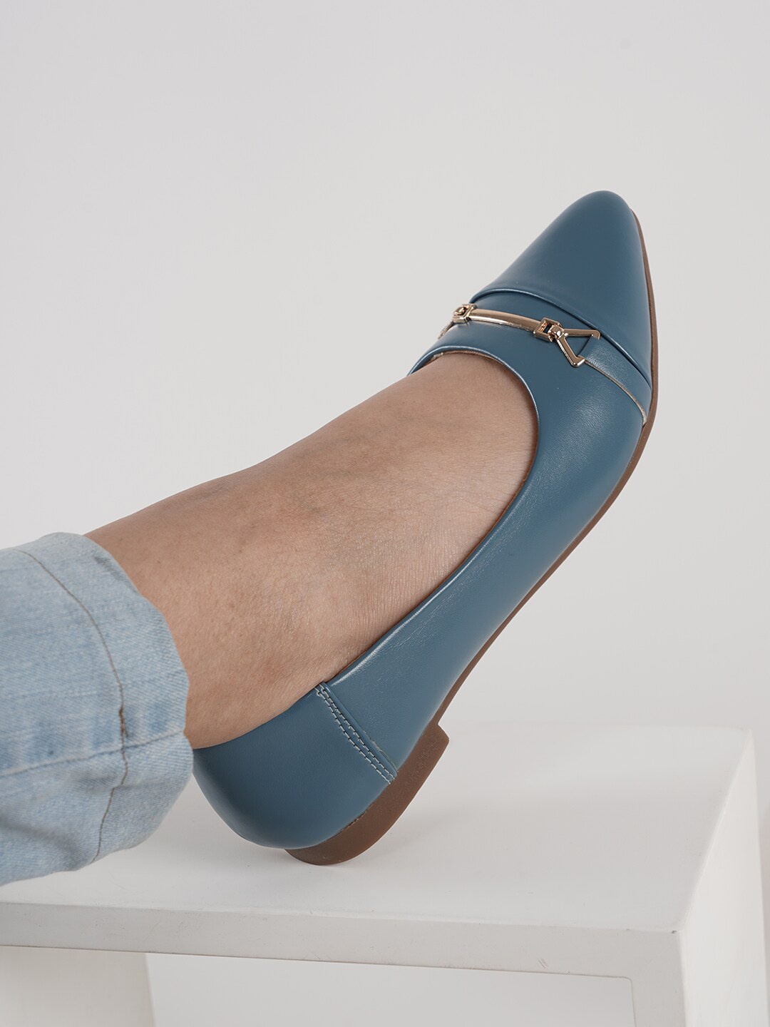 

DressBerry Women Pointed Toe Buckles Detailed Ballerinas, Blue