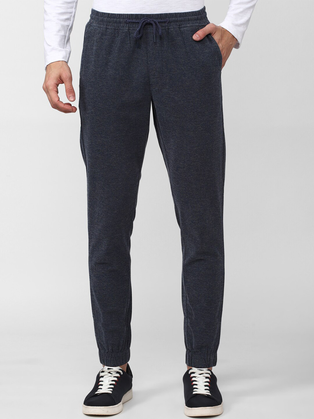 

Peter England Casuals Men Mid-Rise Slim-Fit Joggers, Navy blue