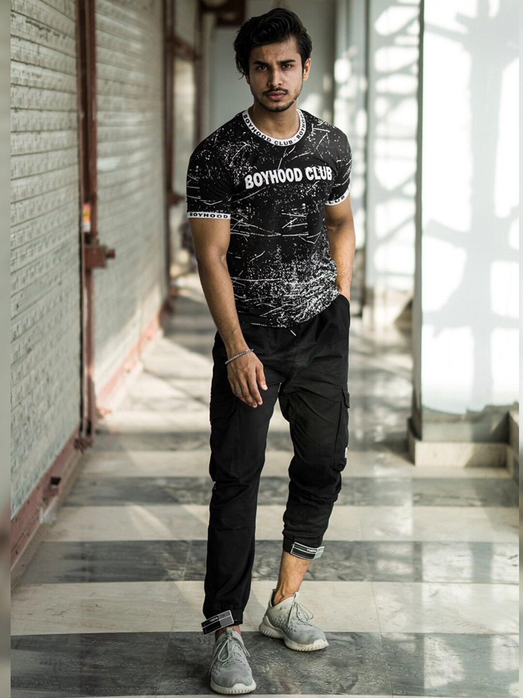 

Powerlook Abstract Printed Monochrome Round Neck T-shirt, Black
