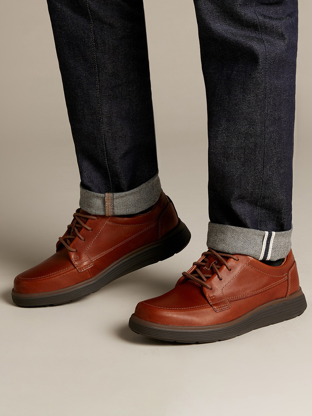 

Clarks Men Leather Lace-Up Sneakers, Tan