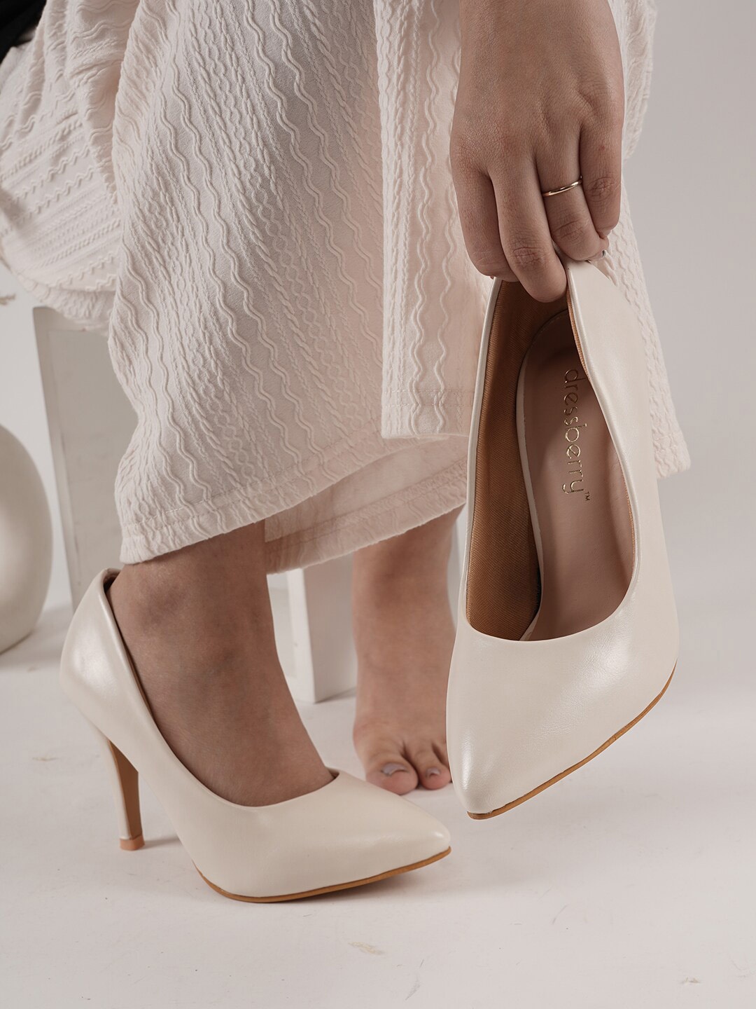 

DressBerry Women Pointed Toe Stiletto Heels, Cream