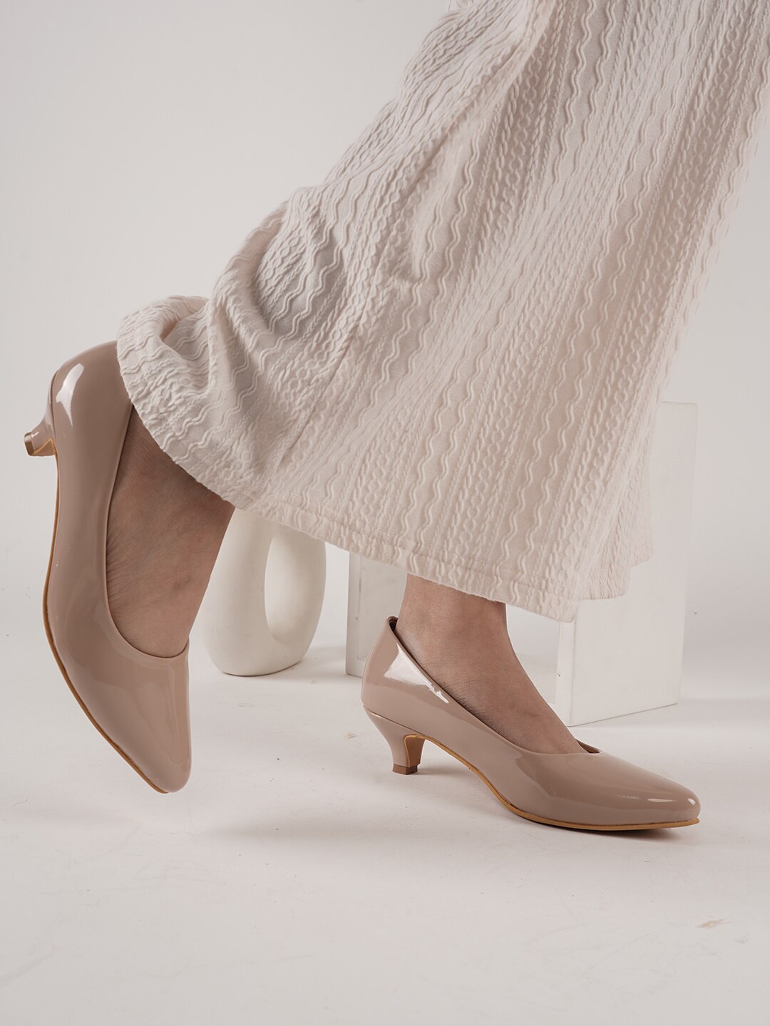 

DressBerry Pointed Toe Kitten Heel Pumps, Pink