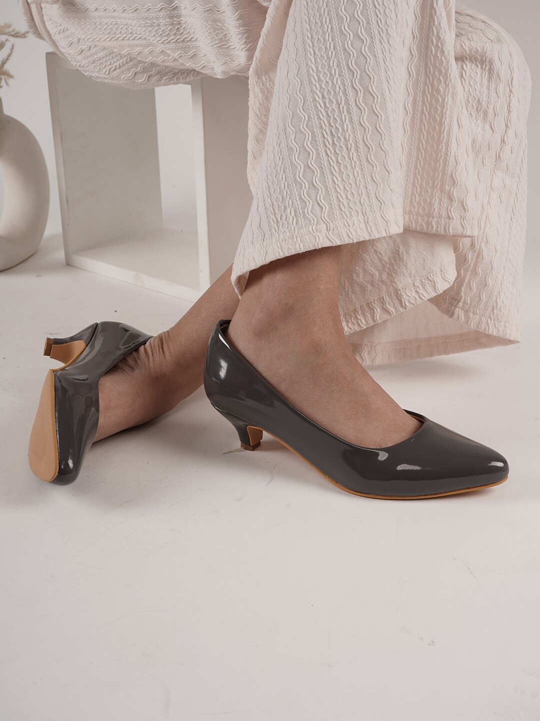 

DressBerry Pointed Toe Kitten Heel Pumps, Grey