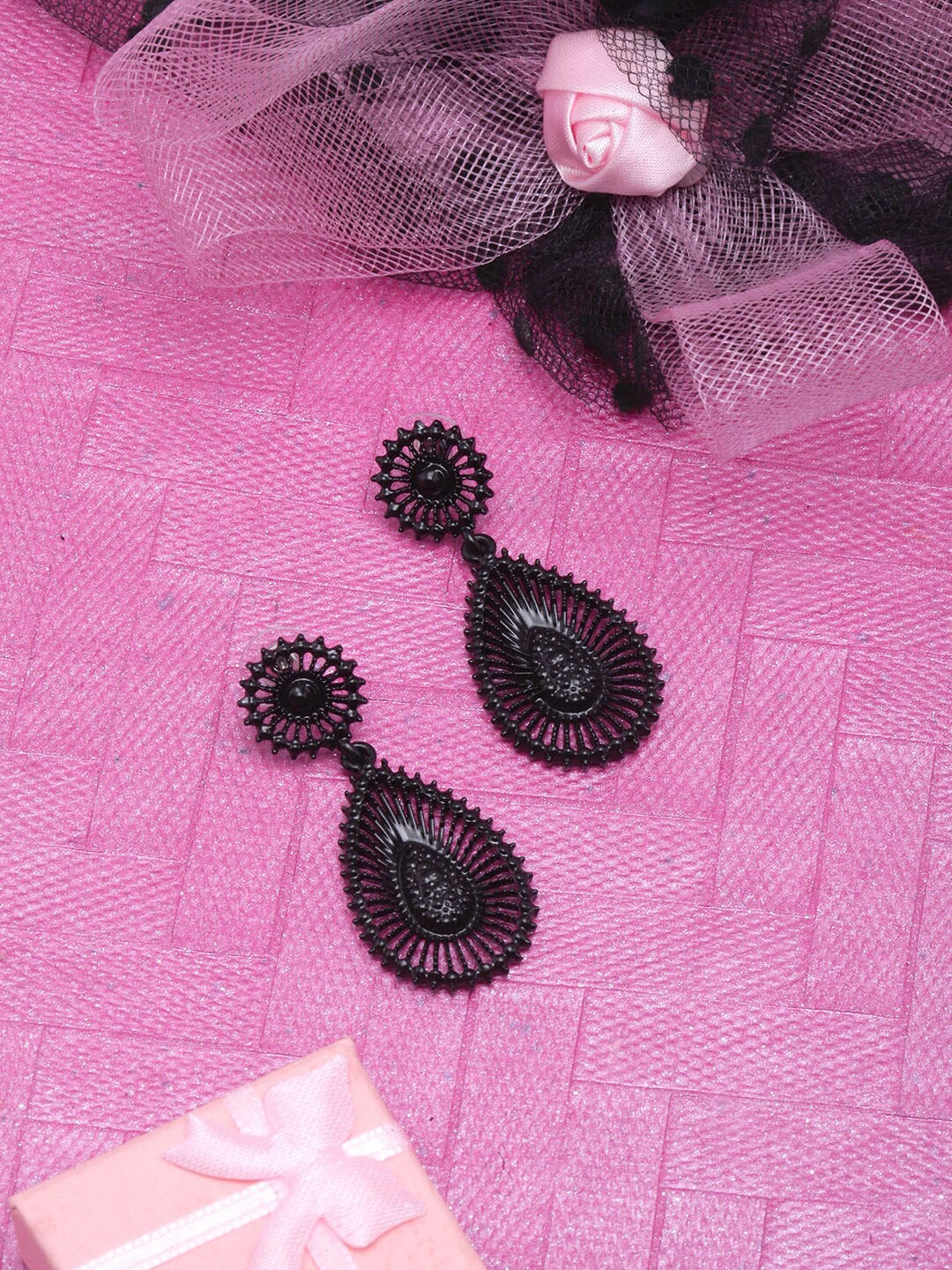 

DIVA WALK Textured Contemporary Drop Earrings, Black