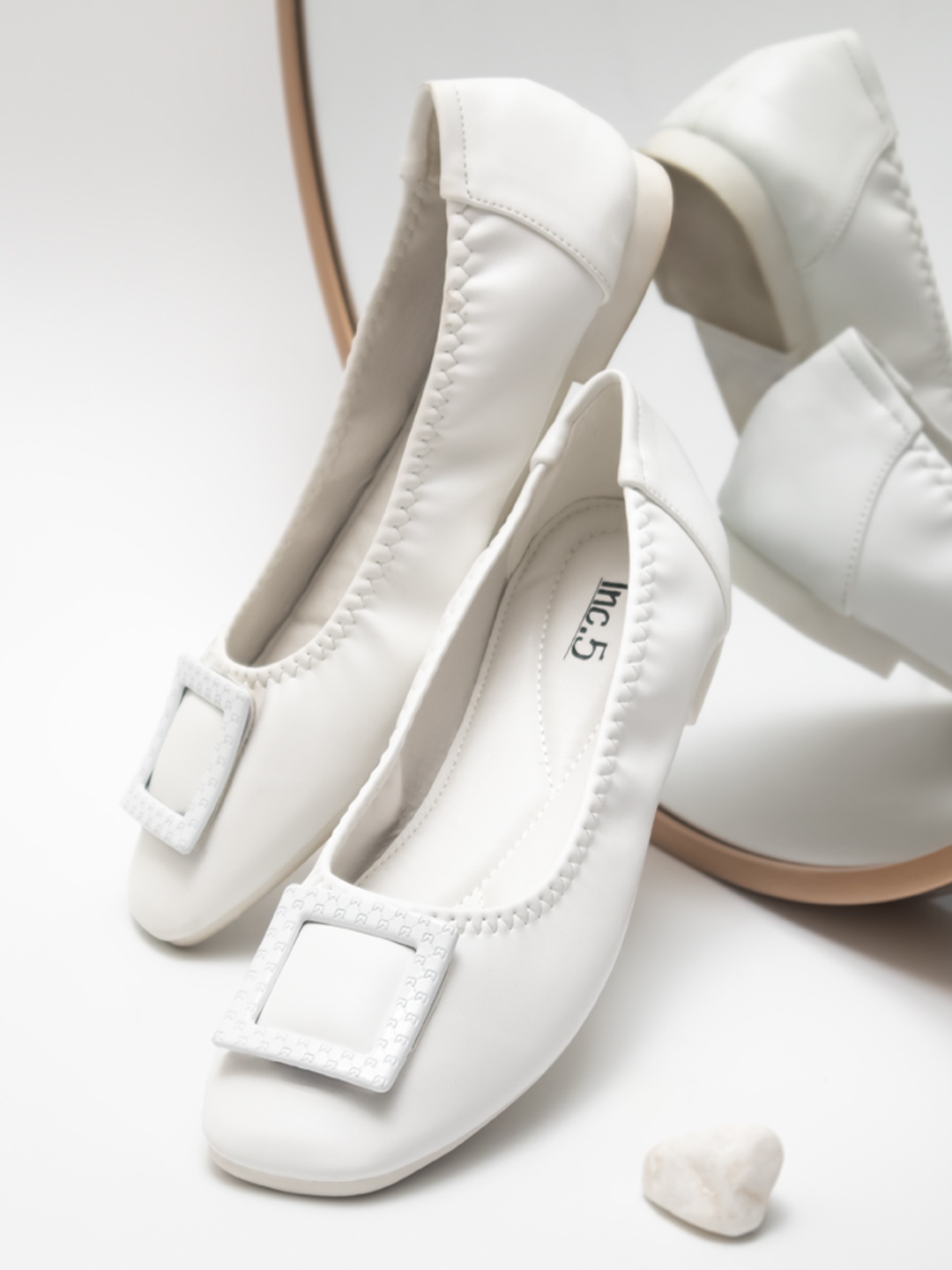 

Inc 5 Women Square Toe Buckle Detail Ballerinas, White