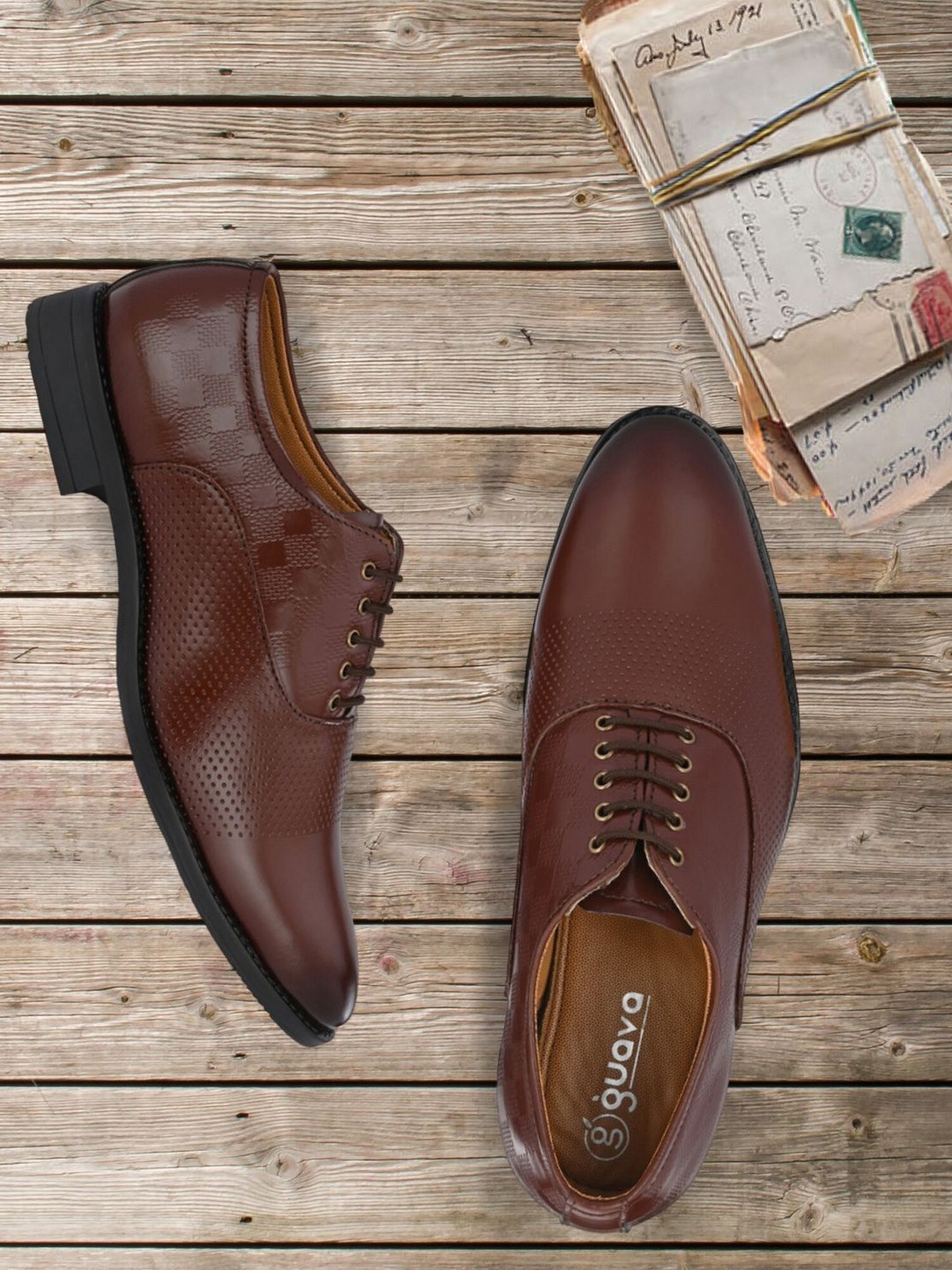 

Guava Men Textured Formal Oxfords, Brown