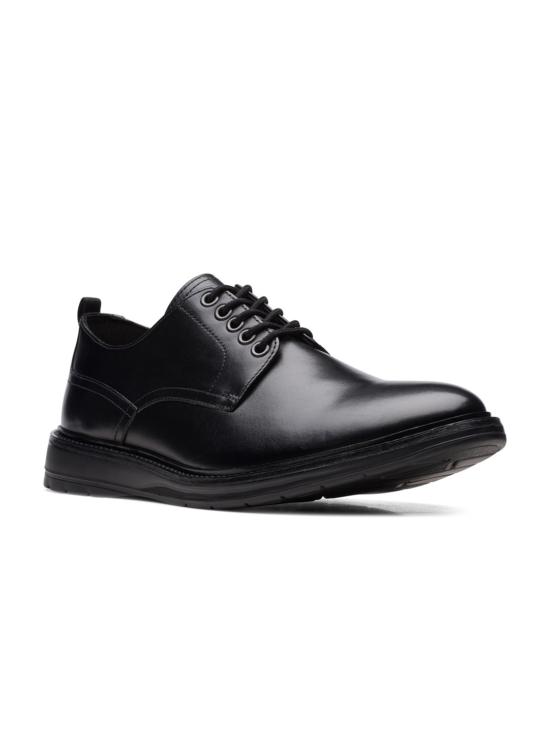 

Clarks Men Leather Round Toe Formal Derbys, Black