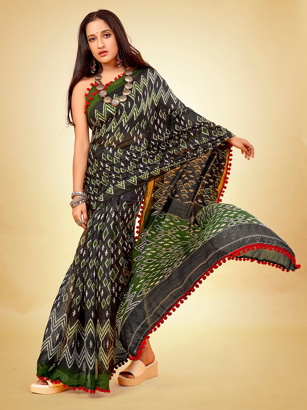 

Saree mall Geometric Printed Cotton Blend Saree, Black