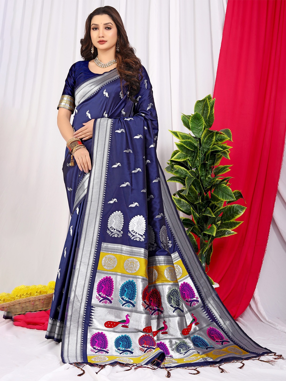 

AVANTIKA FASHION Ethnic Motif Woven Design Zari Pure Silk Kanjeevaram Saree, Blue