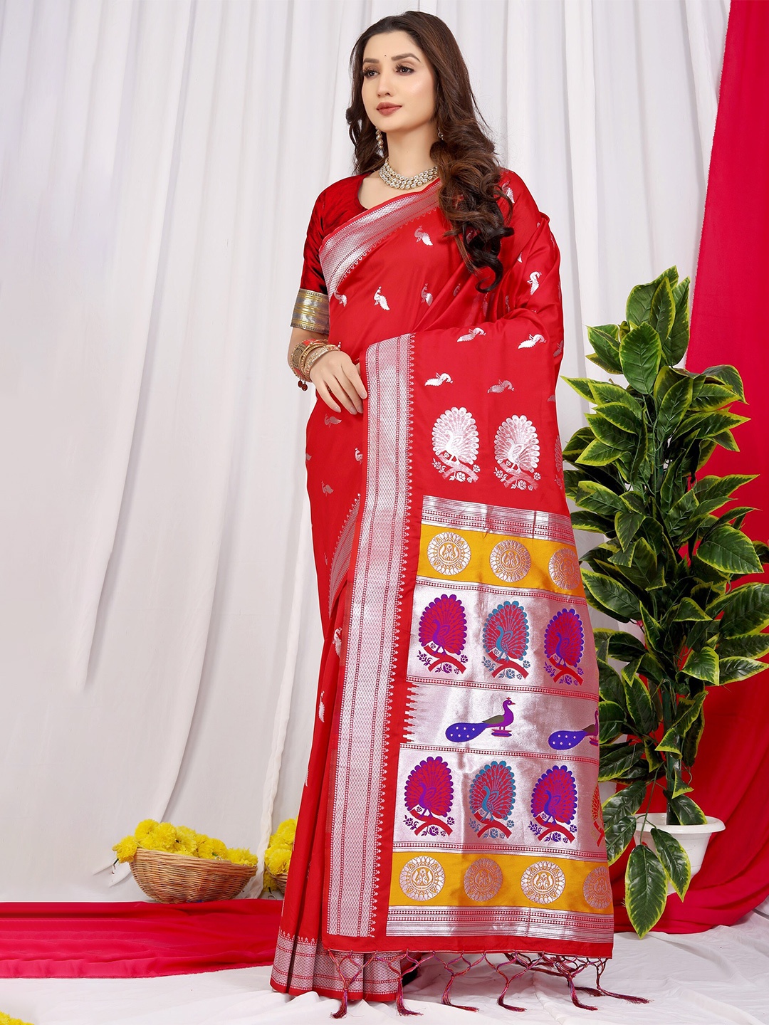 

AVANTIKA FASHION Ethinic Motif Zari Pure Silk Kanjeevaram Saree, Red