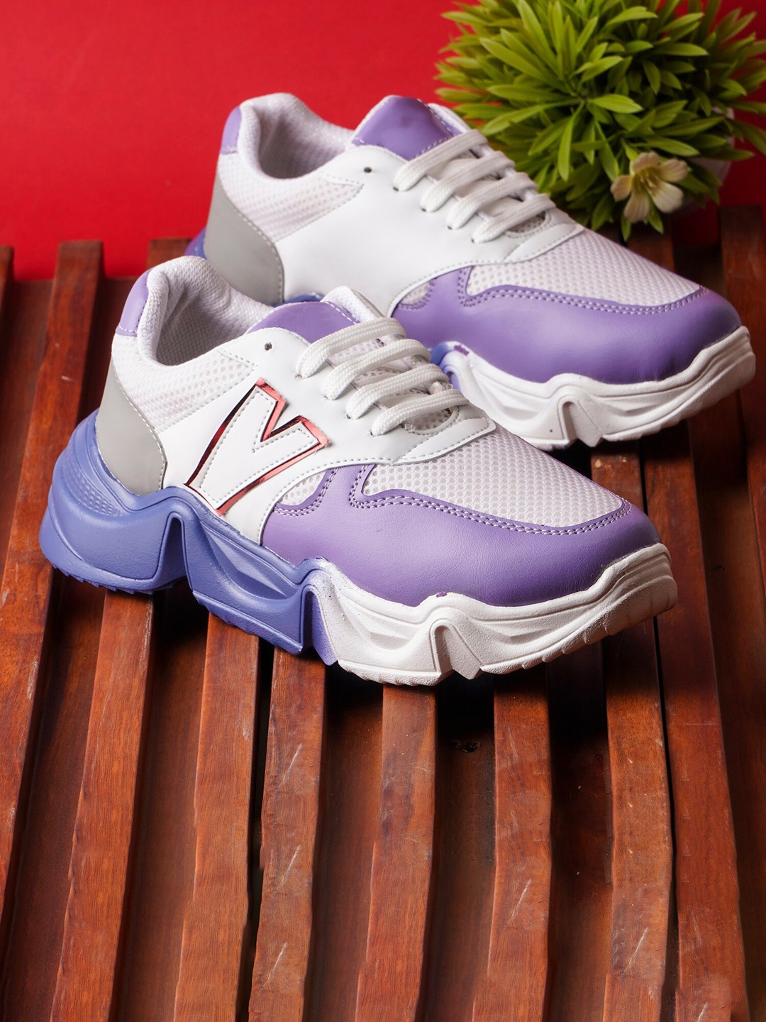 

Try Me Women Colourblocked Lightweight Lace-Up Sneakers, Purple