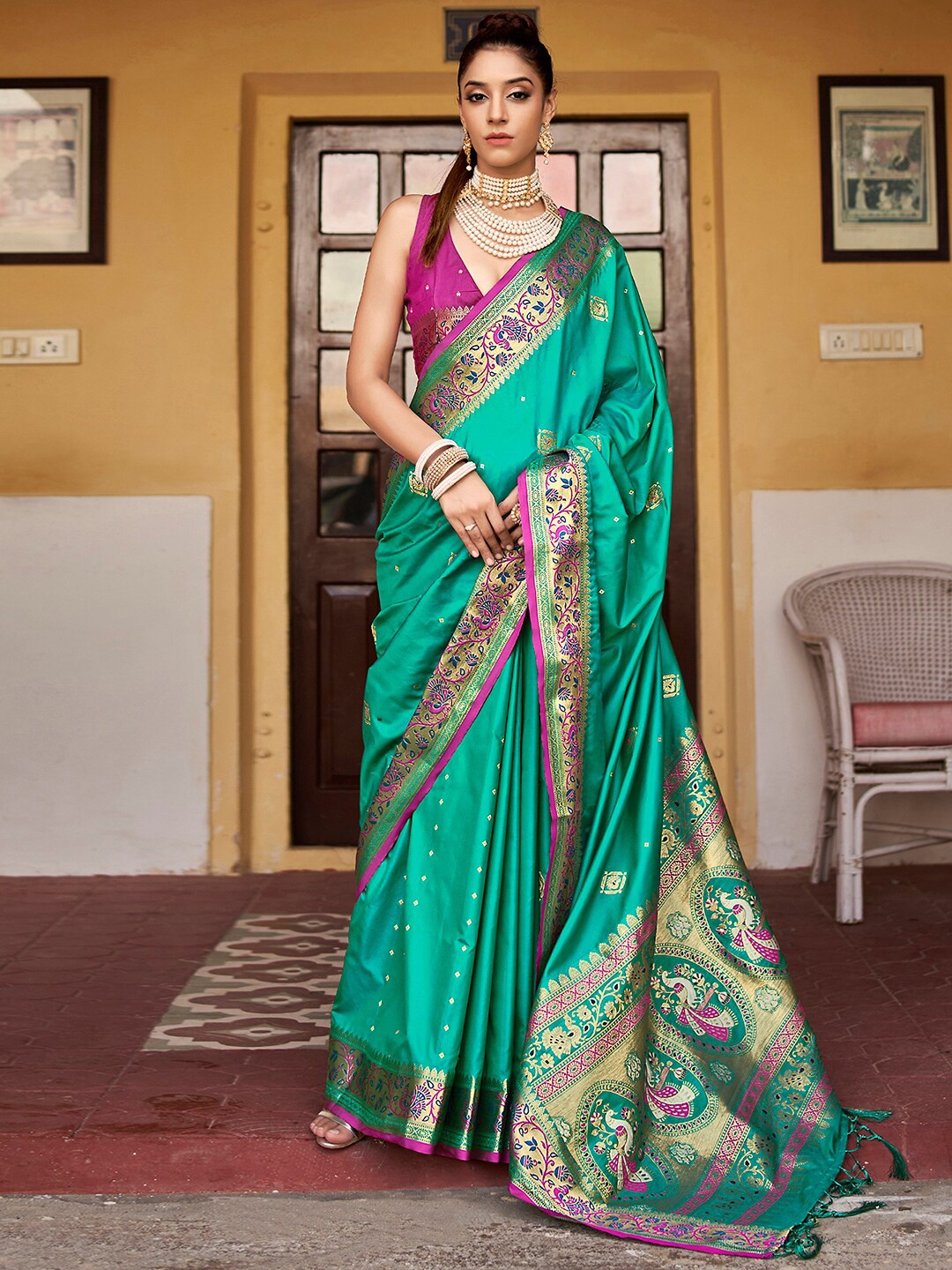 

Satrani Ethnic Motif Woven Design Zari Banarasi Saree, Green