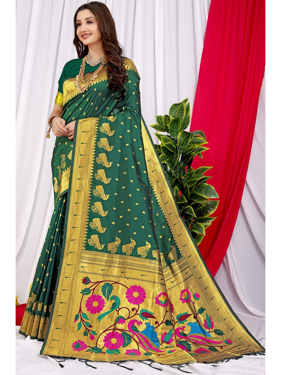 

AVANTIKA FASHION Paisely Woven Design Zari Pure Silk Paithani Saree, Green