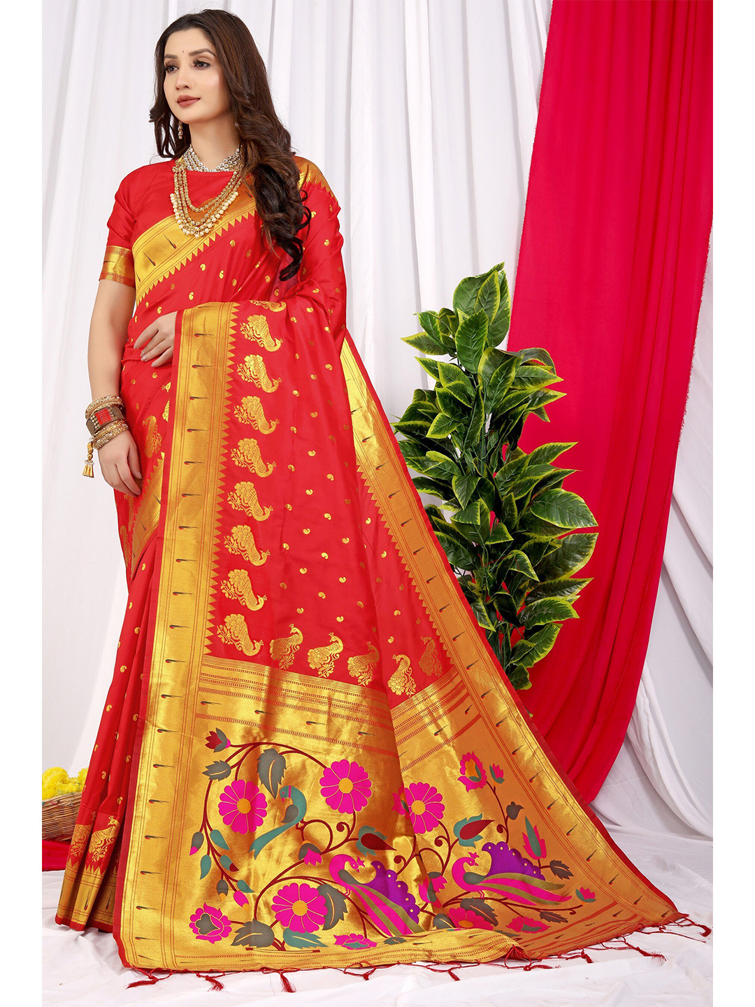 

AVANTIKA FASHION Paisley Woven Design Zari Pure Silk Paithani Saree, Red