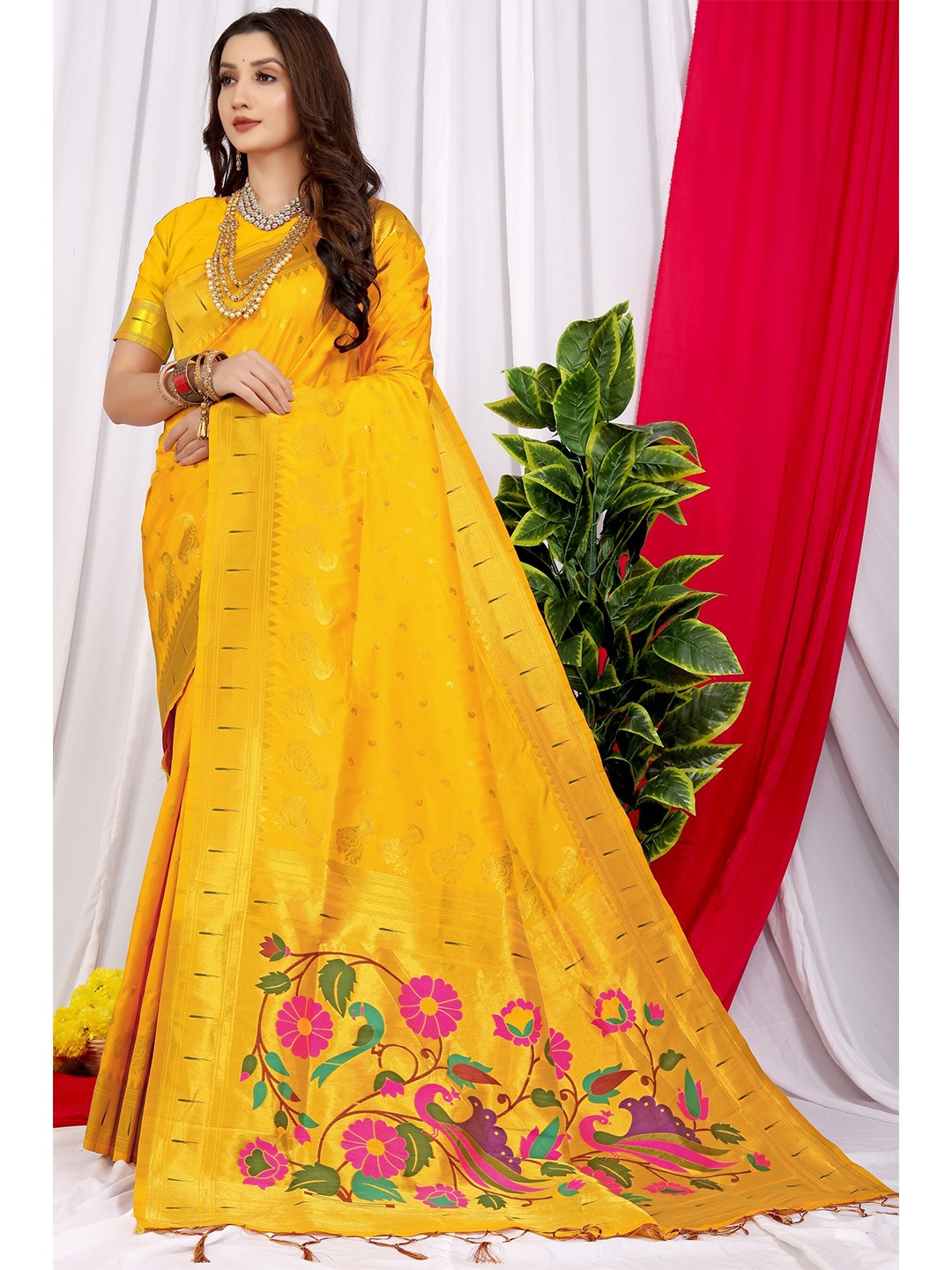 

AVANTIKA FASHION Paisley Woven Design Zari Pure Silk Paithani Saree, Yellow