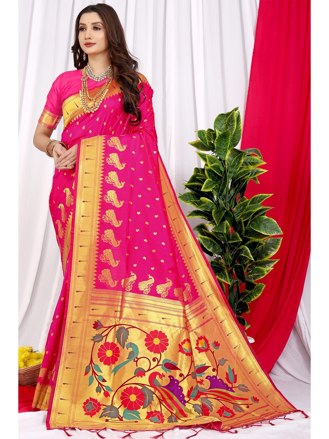 

AVANTIKA FASHION Paisley Woven Design Zari Pure Silk Paithani Saree, Pink