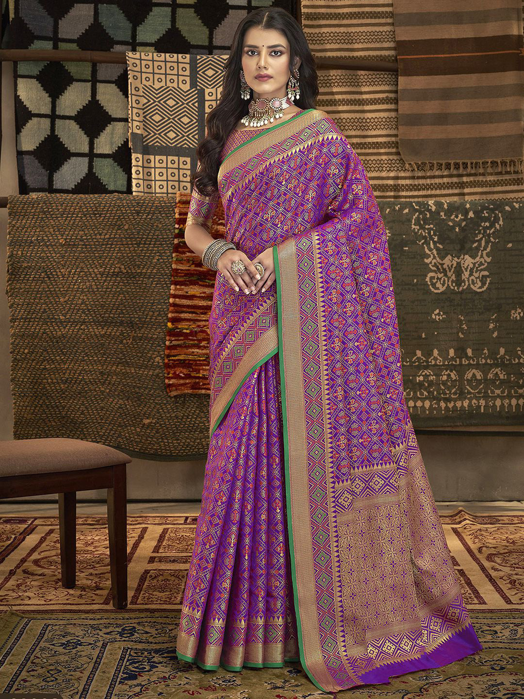 

Satrani Woven Design Zari Art Silk Banarasi Saree, Purple