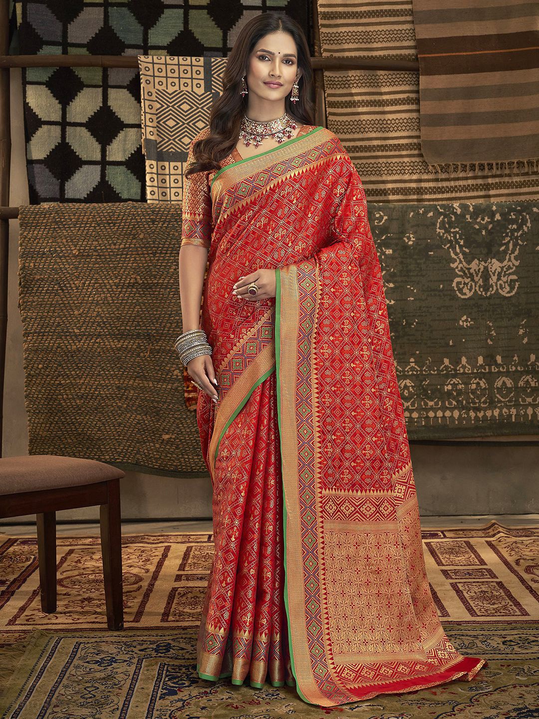 

Satrani Ethnic Motifs Woven Design Zari Art Silk Banarasi Saree, Red