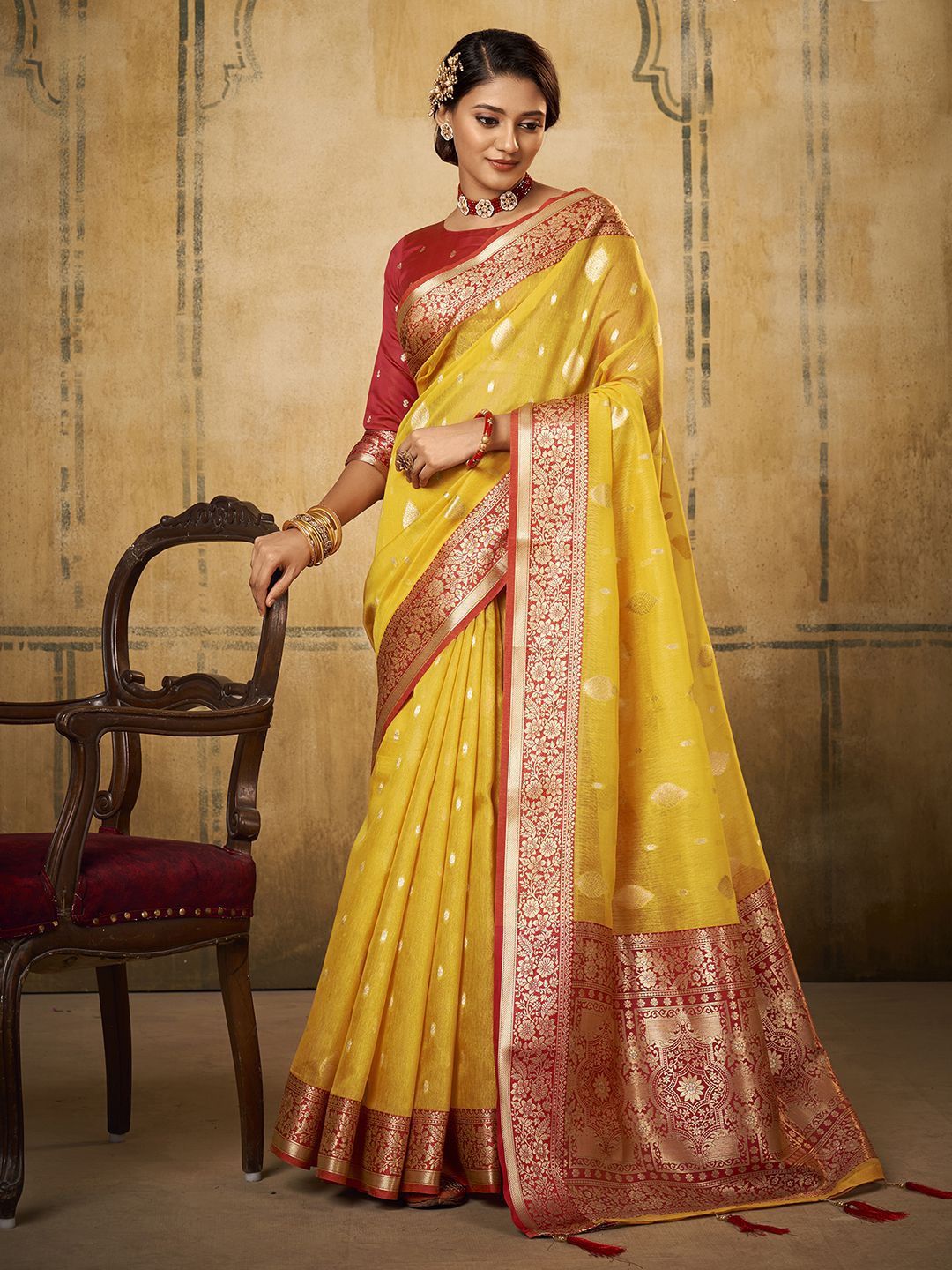 

Satrani Ethnic Motifs Woven Design Zari Banarasi Saree, Yellow