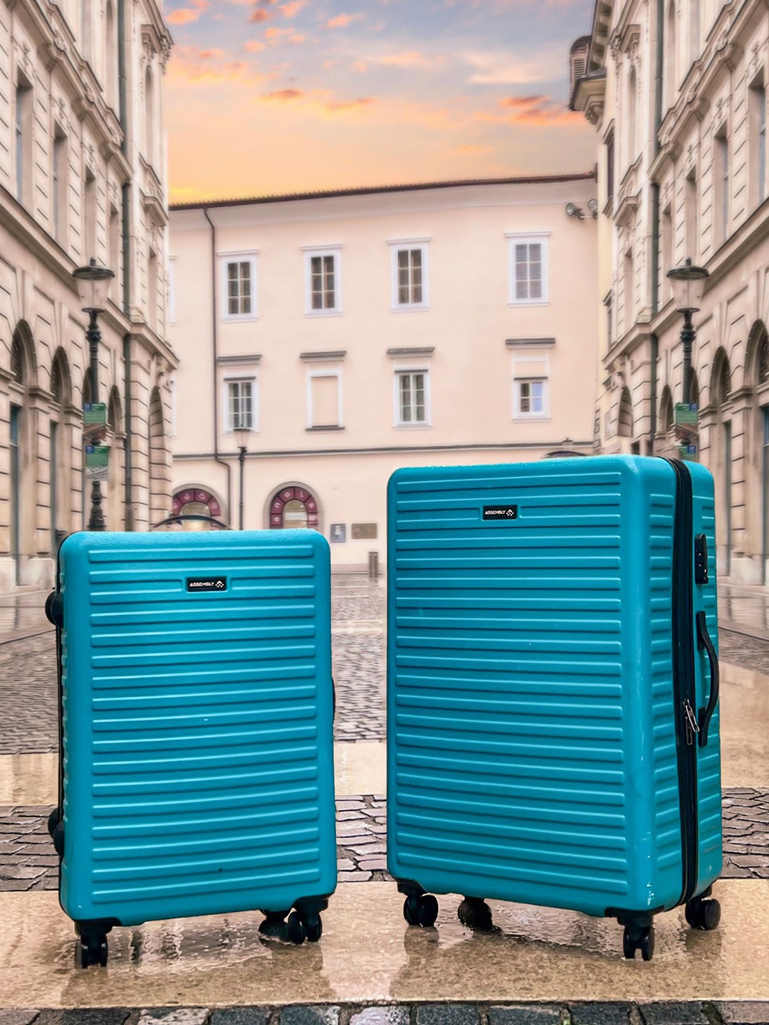 

Assembly Set Of 2 Textured Hard-Sided Trolley Suitcases, Teal