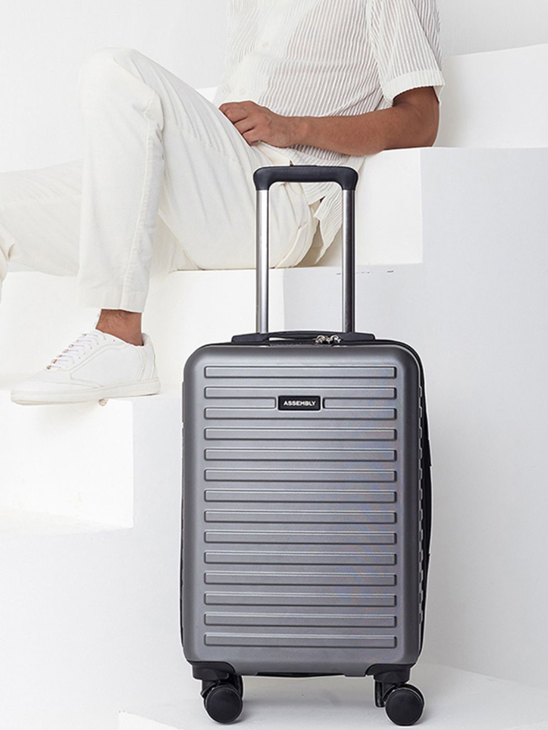 

Assembly Textured 360 Degree Rotation Hard Cabin-Sized Trolley Bag 40L, Grey