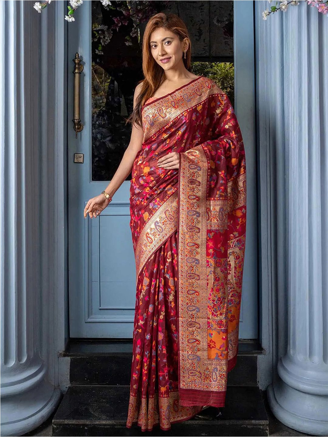 

Satrani Ethnic Motifs Woven Design Zari Banarasi Saree, Maroon