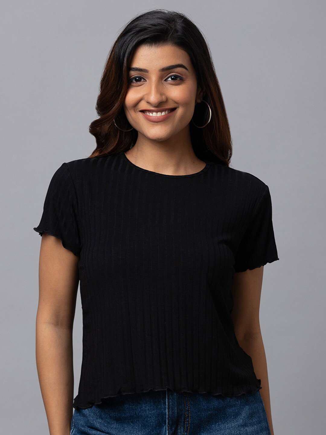 

Globus Round Neck Pure Cotton Crop T-shirt, Black