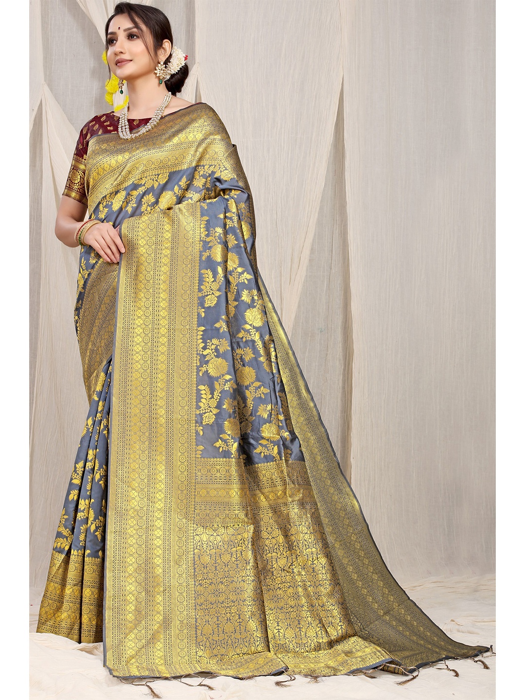 

AVANTIKA FASHION Ethnic Motifs Woven Design Zari Pure Silk Kanjeevaram Saree, Grey