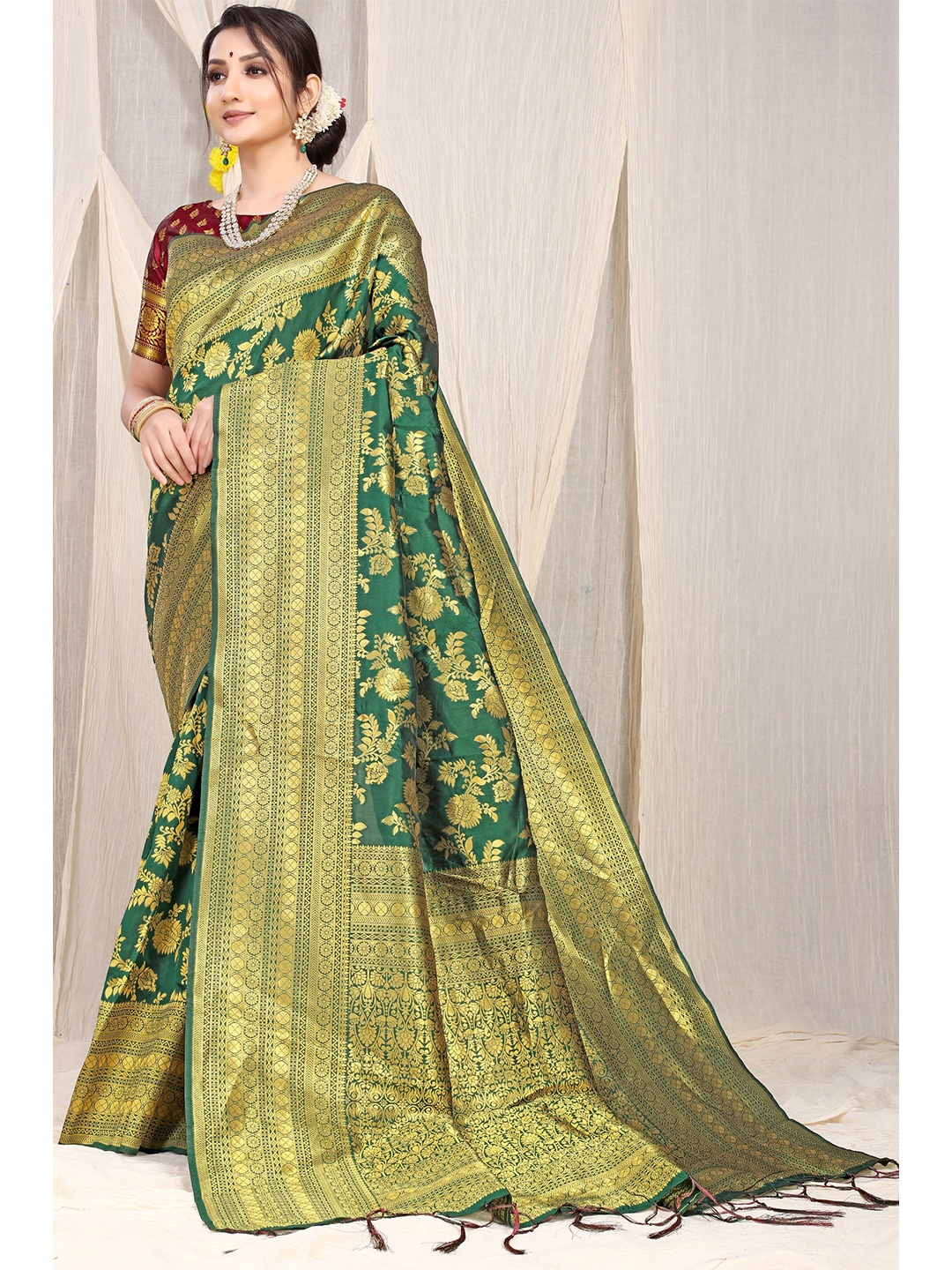 

AVANTIKA FASHION Floral Zari Pure Silk Kanjeevaram Saree, Green