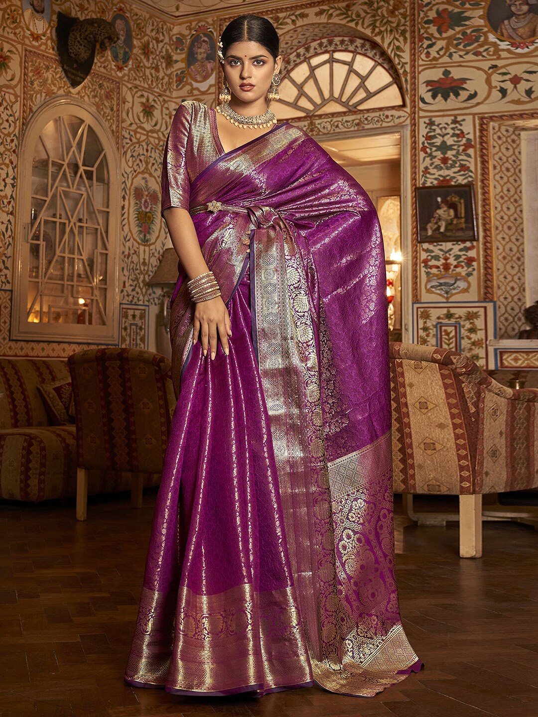 

Satrani Floral Woven Design Zari Jacquard Banarasi Saree, Magenta