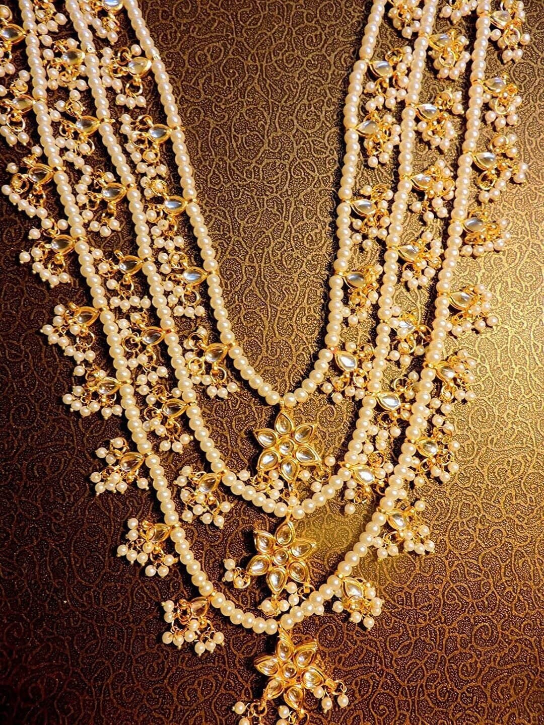 

Runjhun Gold-Plated Kundan-Studded Jewellery Set