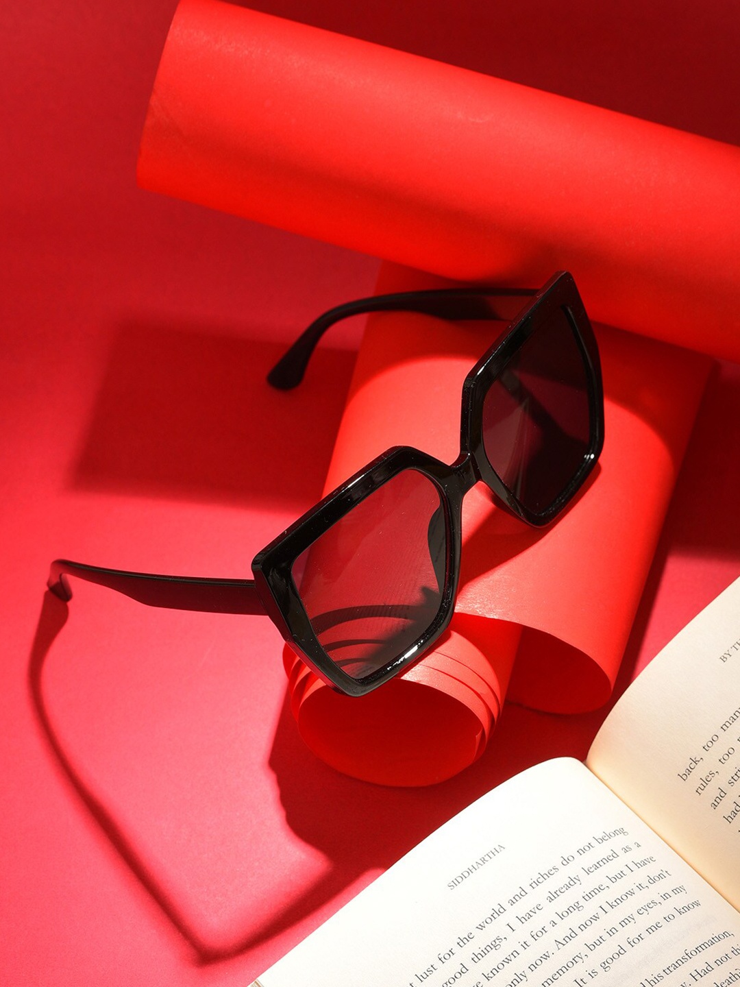 

HAUTE SAUCE by Campus Sutra Women Oversized Sunglasses with UV Lens SUM23_HSSG1163, Black