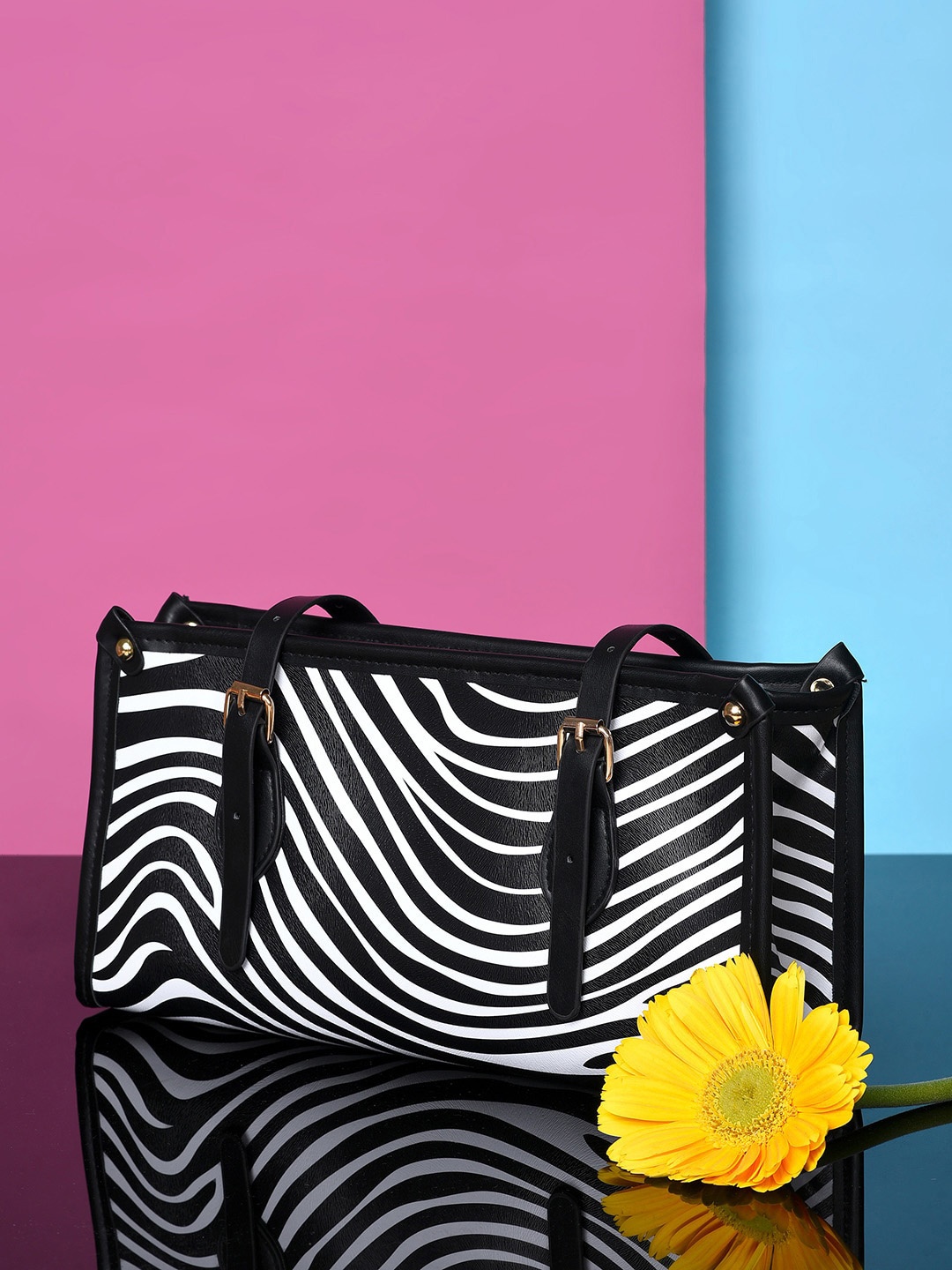 

HAUTE SAUCE by Campus Sutra Printed Structured Handheld Bag, Black