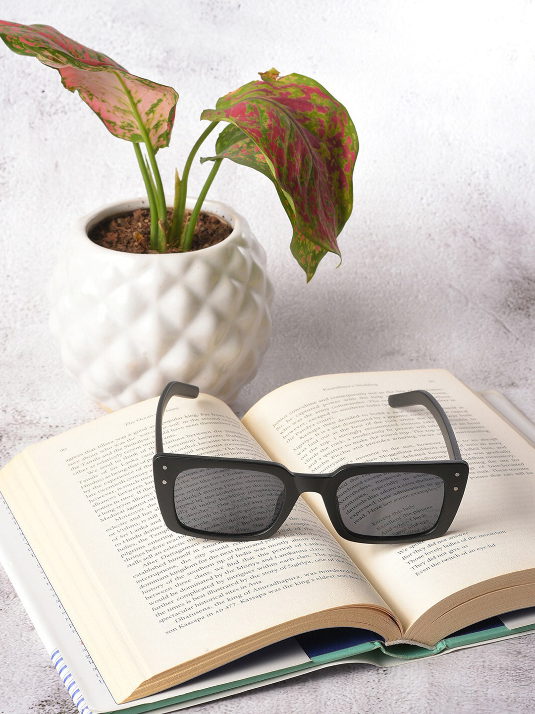 

HAUTE SAUCE by Campus Sutra Women Square Sunglasses with UV Protected Lens SUM23_HSSG1081, Black