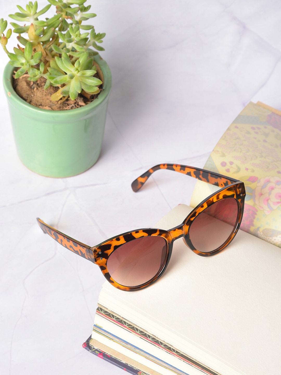

HAUTE SAUCE by Campus Sutra Women Cateye Sunglasses With UV Protected Lens SUM23_HSSG1164, Black