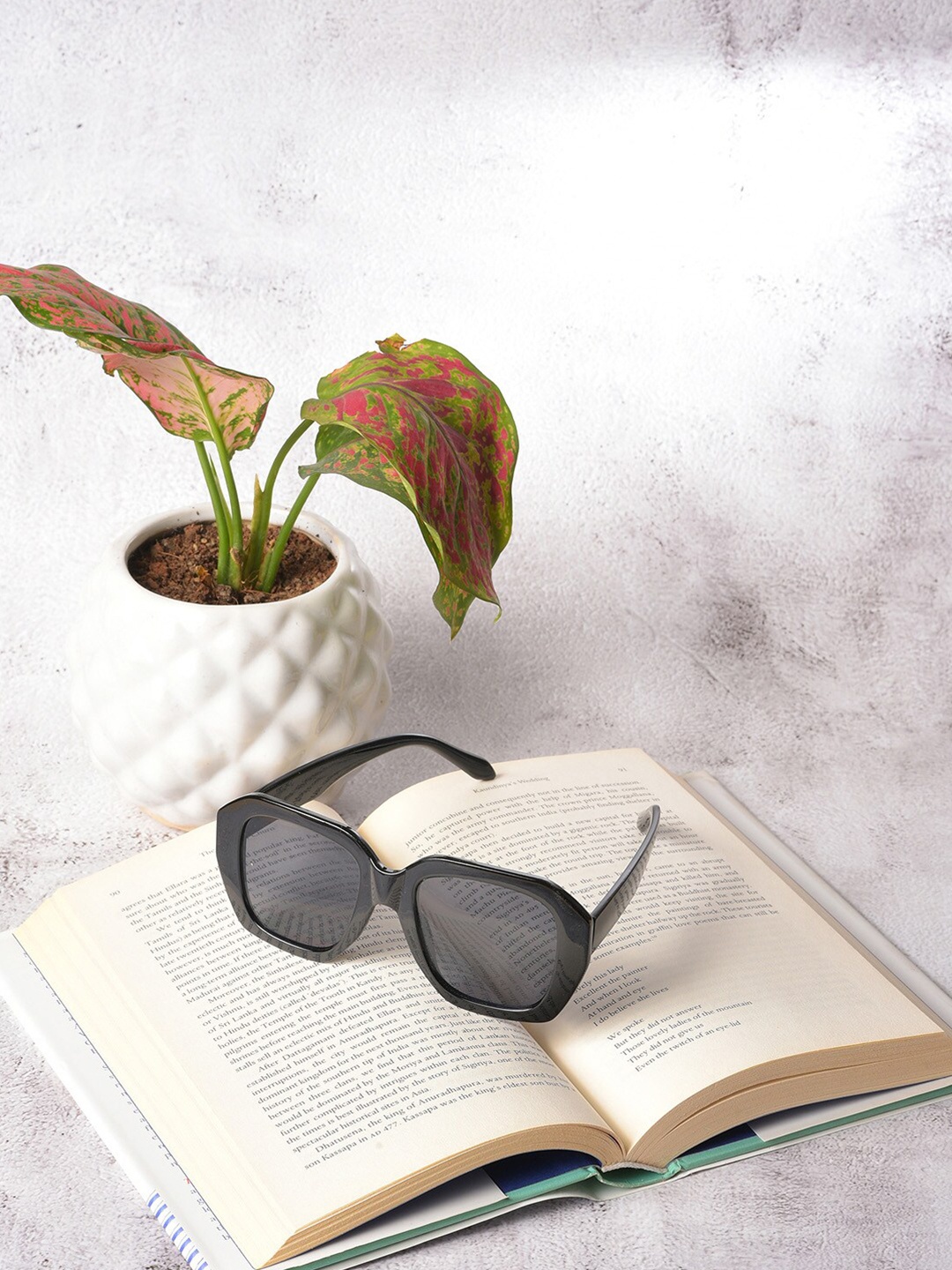 

HAUTE SAUCE by Campus Sutra Women Wayfarer Sunglasses with UV Protected Lens, Black