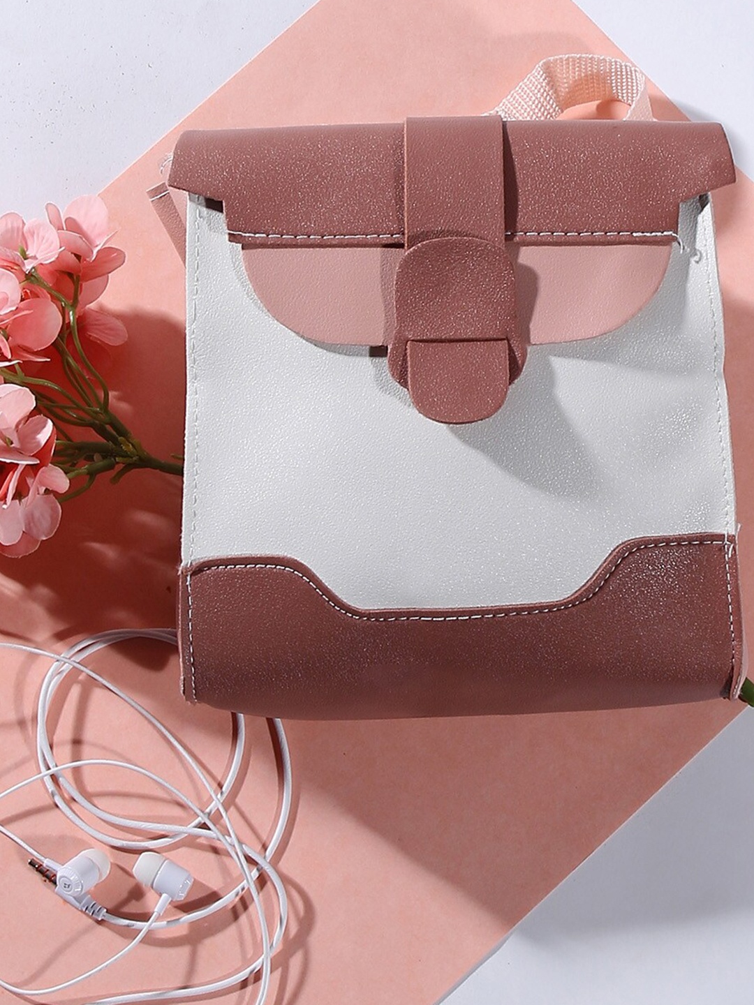 

HAUTE SAUCE by Campus Sutra Colourblocked Backpack, White