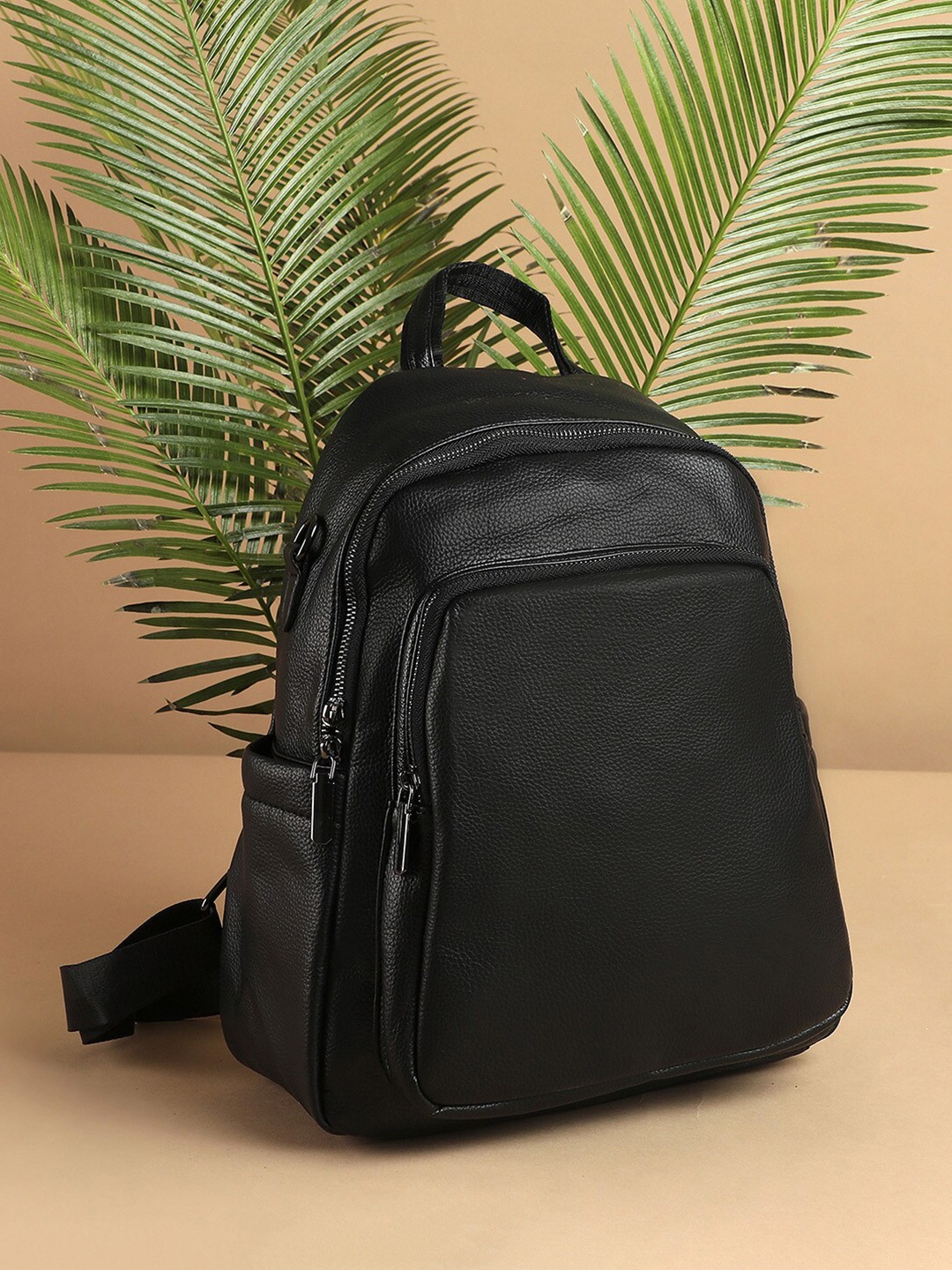 

HAUTE SAUCE by Campus Sutra Women Solid Backpack, Black