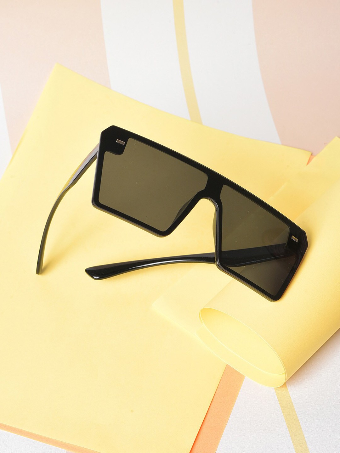 

HAUTE SAUCE by Campus Sutra Women Oversized Sunglasses with UV Protected Lens, Black