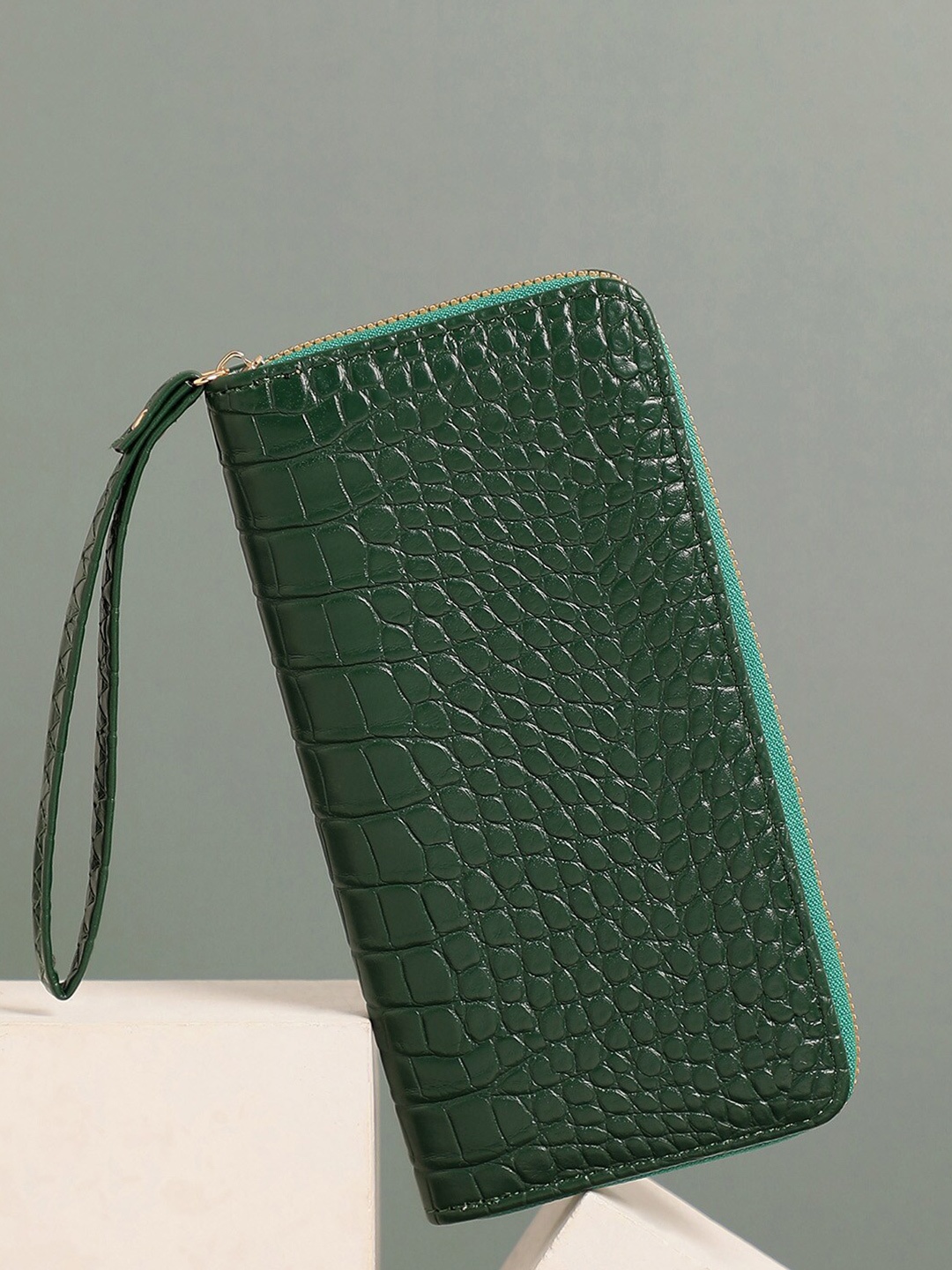 

HAUTE SAUCE by Campus Sutra Women Textured Pu Zip Around Wallet, Green