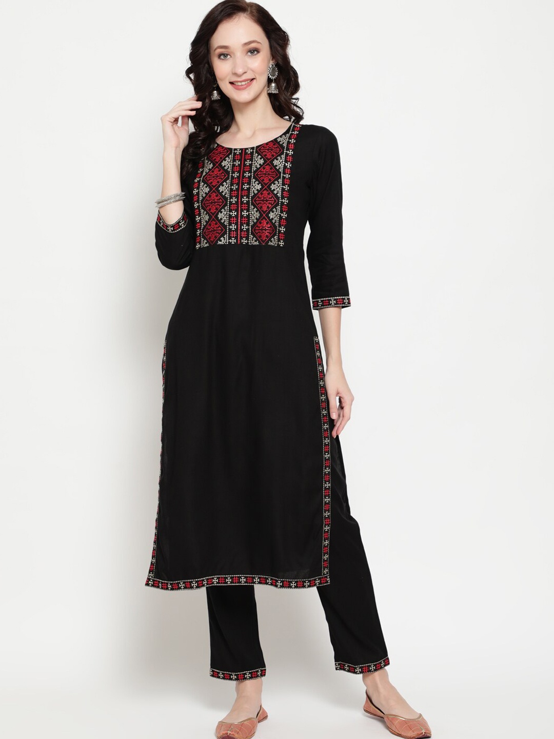 

antaran Women Geometric Embroidered Kurta with Trousers, Black