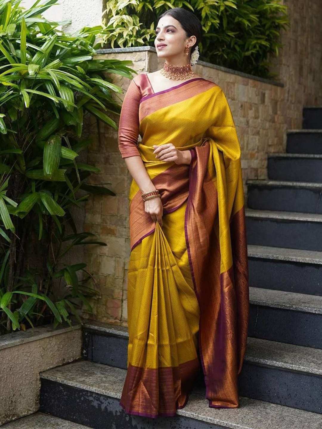 

Wuxi Woven Design Zari Pure Silk Banarasi Saree, Gold