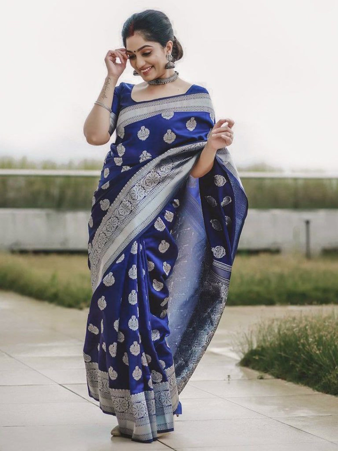 

Wuxi Ethnic Motif Woven Design Zari Pure Silk Banarasi Saree, Blue