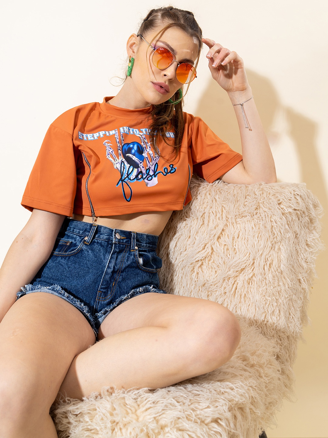

Stylecast X Hersheinbox Typography Print Drop Shoulders Crop Top, Rust