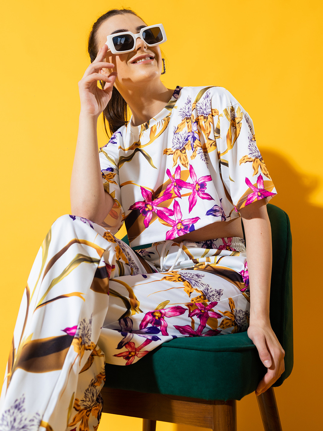 

Stylecast X Hersheinbox Women Floral Printed Crop T-shirt With Trousers Co-Ords Set, Multi