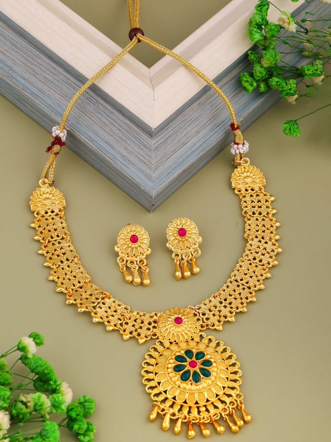 

Vita Bella Gold-Plated Stone Studded Alloy Jewellery Set