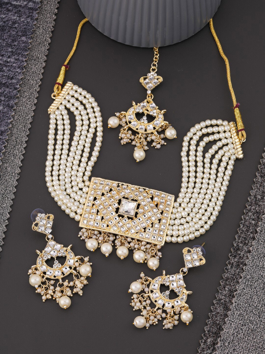 

Vita Bella Women Gold-Plated Off-White Kundan-Studded & Beaded Jewellery Set