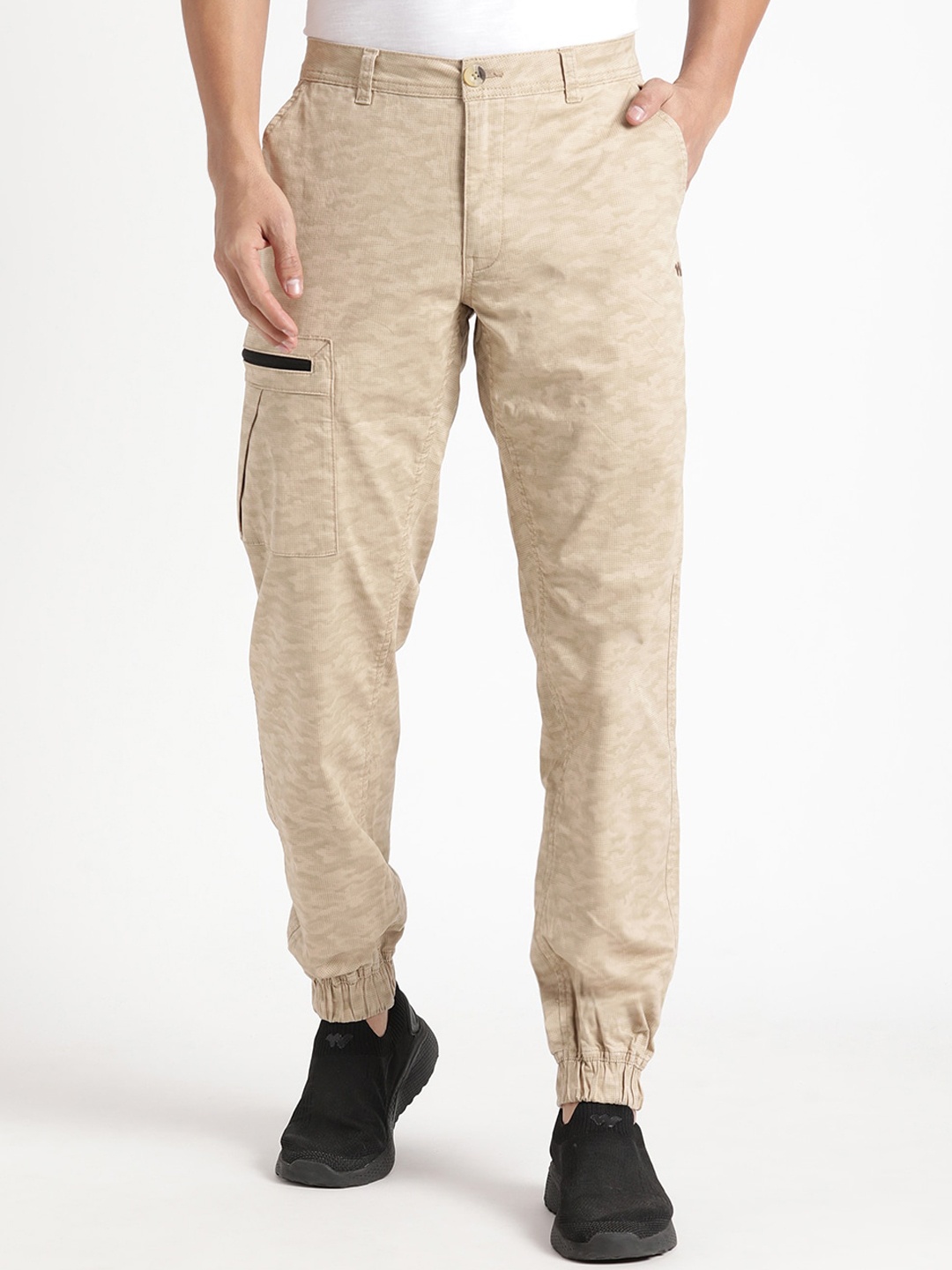

Wildcraft Men POlka Dot Mid-Rise Joggers, Beige