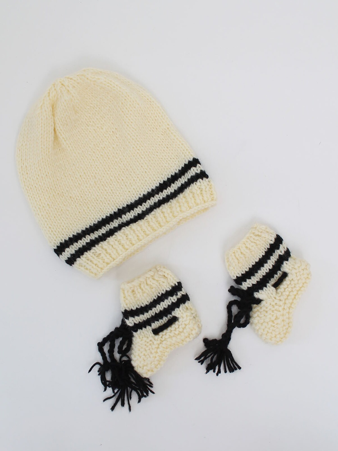 

Woonie Kids Beanie & Booties, Off white